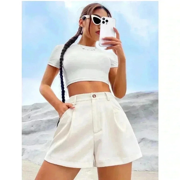 Glam women’s Shorts High Waist Fold Pleated Shorts color cream size M preloved - Picture 2 of 9